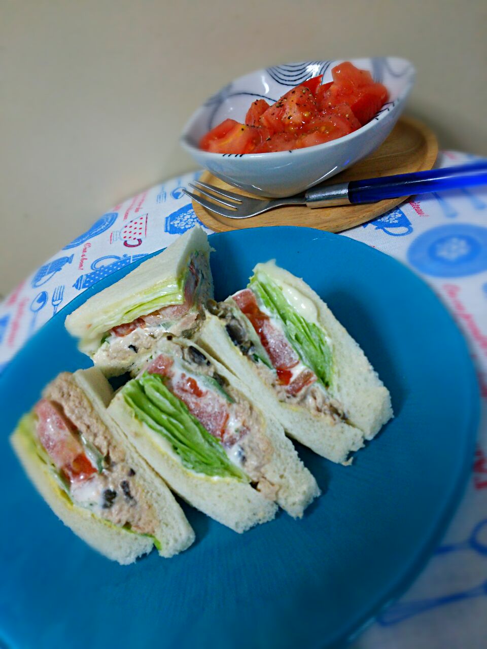 朝ごパン  ツナサンド&トマトサラダ～