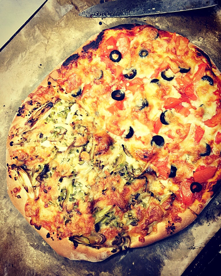 手作りピザ！
焼き白ネギとトマトオリーブ