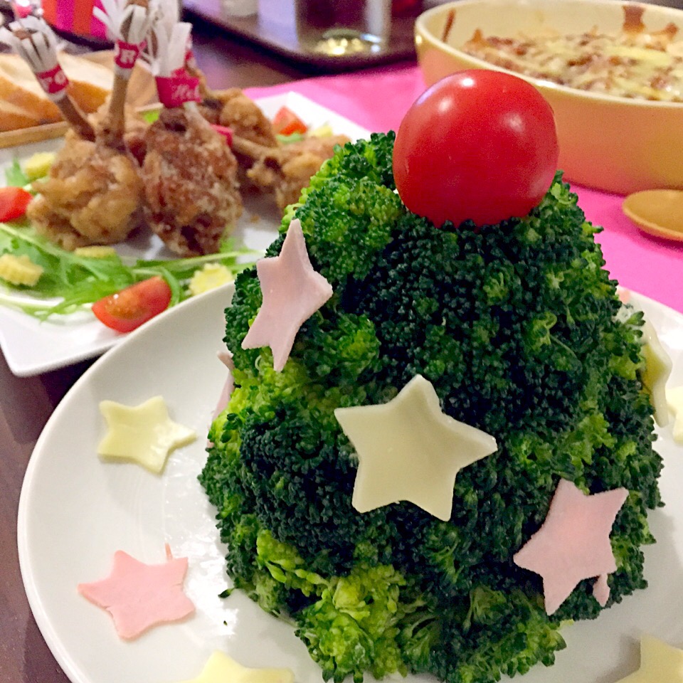 念願のツリーサラダで今日がクリスマスパーティー+。:.ﾟ(*^３^)ﾉｼ:.｡+ﾟ