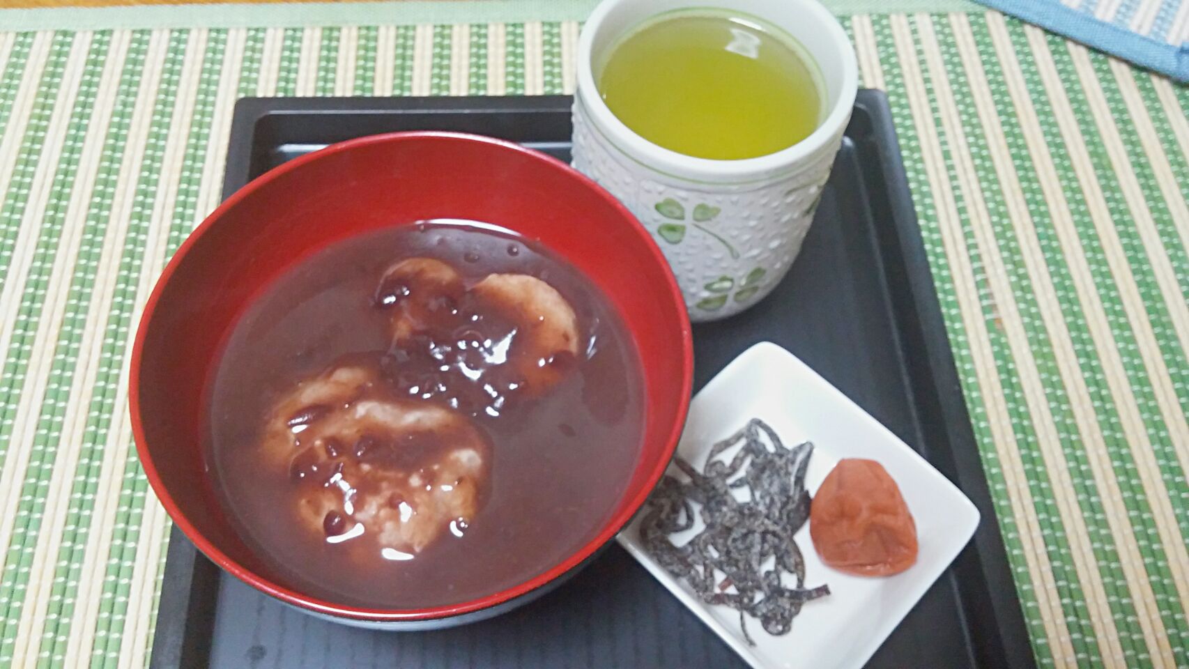 鏡開き　おしるこ
口直しに　塩昆布と梅干し