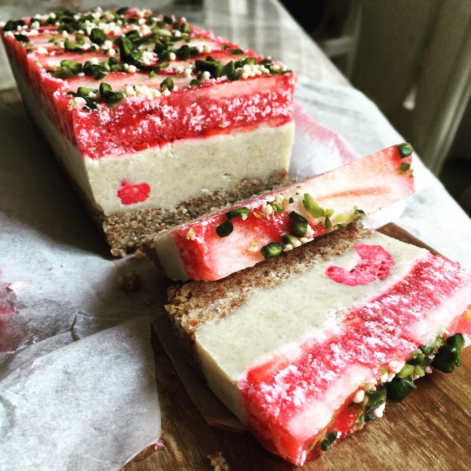 raw strawberry cheesecake