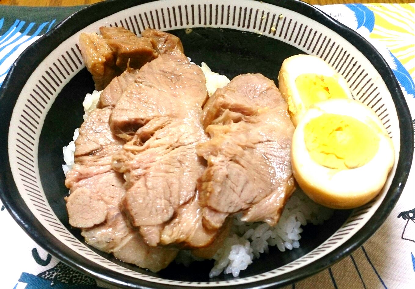 肉厚チャーシュー丼&煮卵