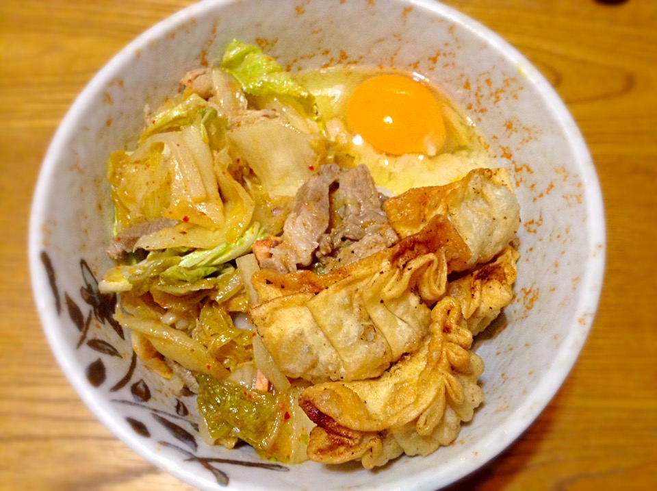 豚キムチ丼 生卵のせ