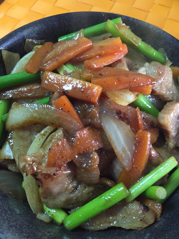 漢の朝から豚肉とニンニク芽の味噌丼