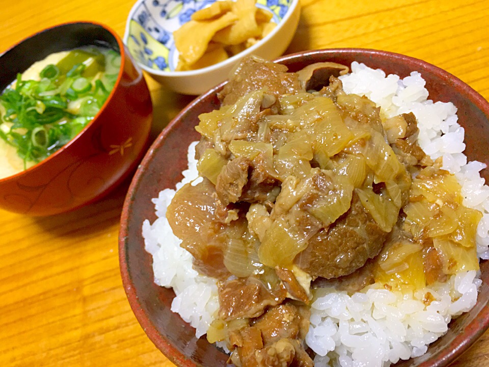 牛スジ丼
炊きたて土鍋ご飯、最強でーす