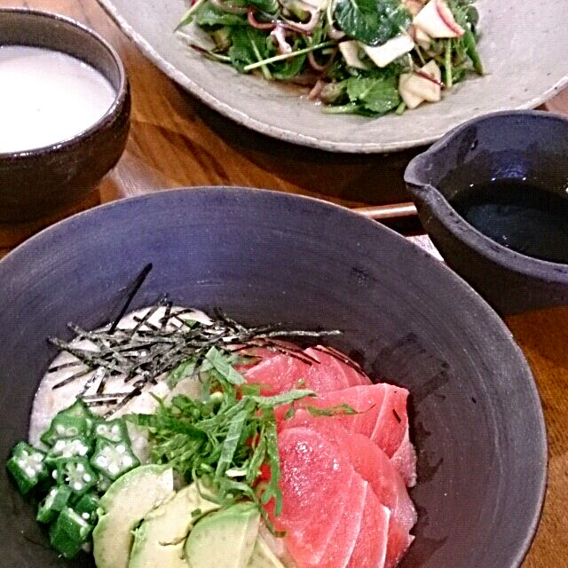 マグロとろろ丼