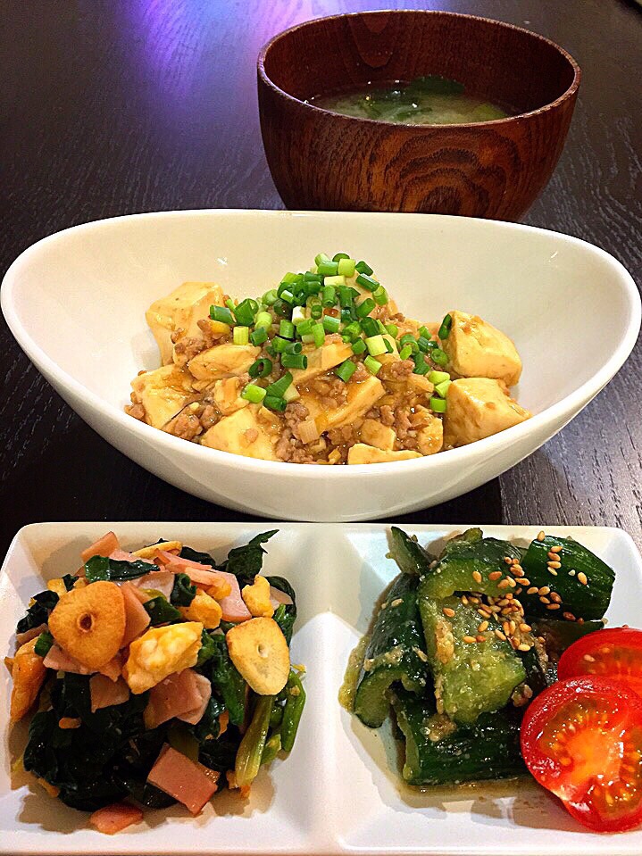 ⭐️ほうれん草のニンニク炒め
⭐️やみつきキュウリ
⭐️麻婆豆腐丼
⭐️小松菜と玉ねぎの味噌汁