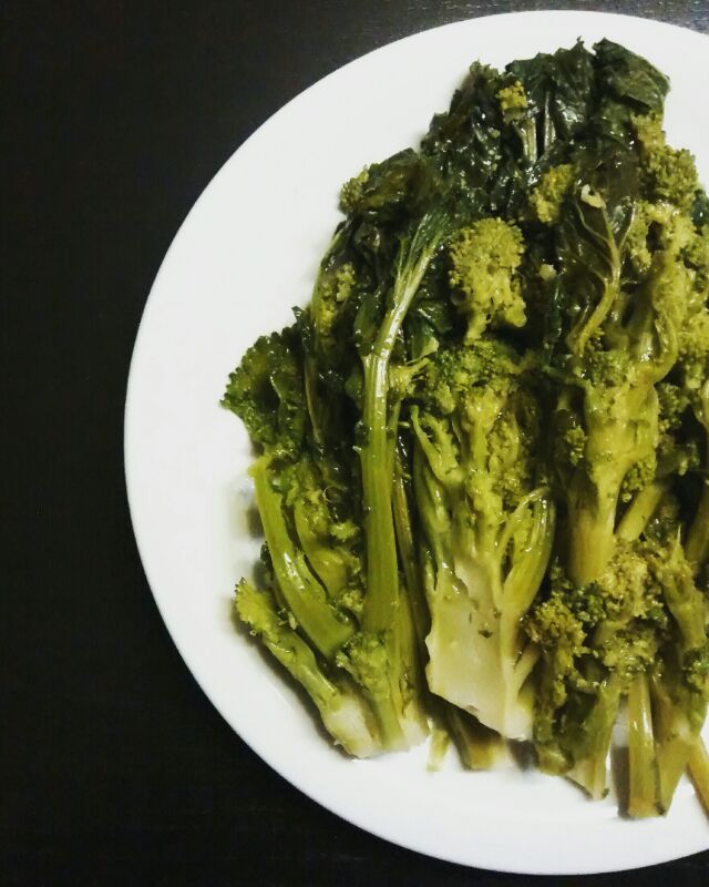 Cime di rapa stufate (ラーパの蒸し煮)