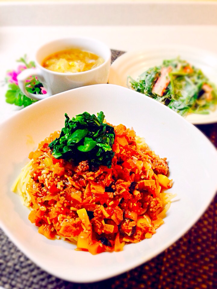 今日の晩御飯/ミートスパ菜の花添え＆ほうれん草とスプラウトのサラダ＆白菜のスープ