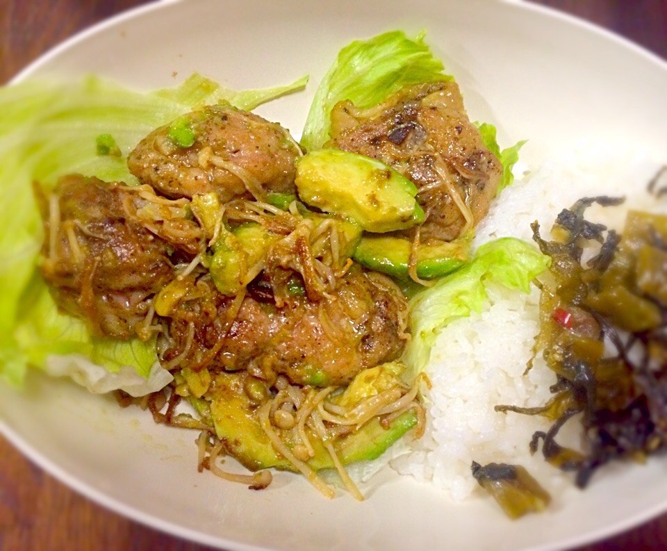 チキンとアボガドのにんにくわさび醤油☆ Garlic wasabi soy source of avocado and chicken