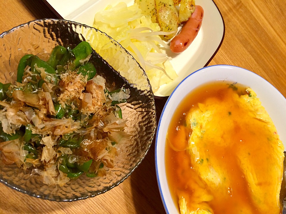 today's dinner:かに玉、ピーマンの焼き浸し、温野菜サラダとソーセージ