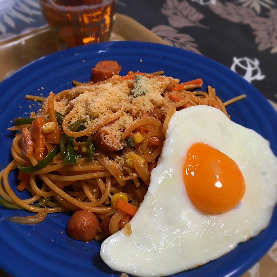 目玉焼きのっけナポリタン