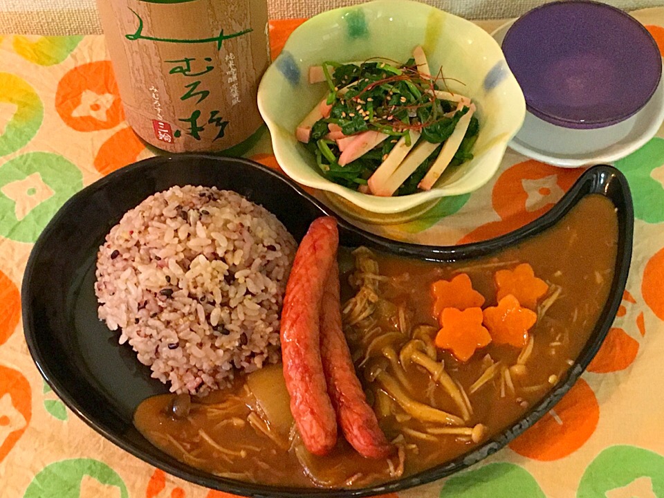 ひき肉とキノコのカレー
トッピングにグリルソーセージ
蒲鉾と三つ葉の山葵醤油和え
風さやかの十六穀米(長野のお米)
みむろ杉 純米吟醸 露葉風