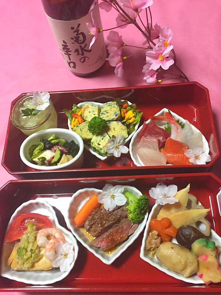 自宅で お花見弁当✧*｡٩(ˊᗜˋ*)و✧

?鱈にmari♡ちゃんのネギ塩ダレ
?ステーキ
?煮物
?お造り
?卵焼き(桜の形)
?きゅうり、タコ、わかめの酢の物
?土佐文旦ゼリー