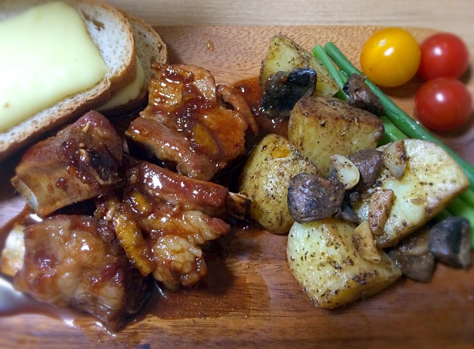 ハニーマーマレードのスペアリブとガーリックポテト
Honey marmalade sparerib and garlic potato