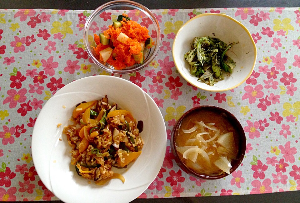 ベジ料理♡湯葉とピーマンの野菜炒めのご飯