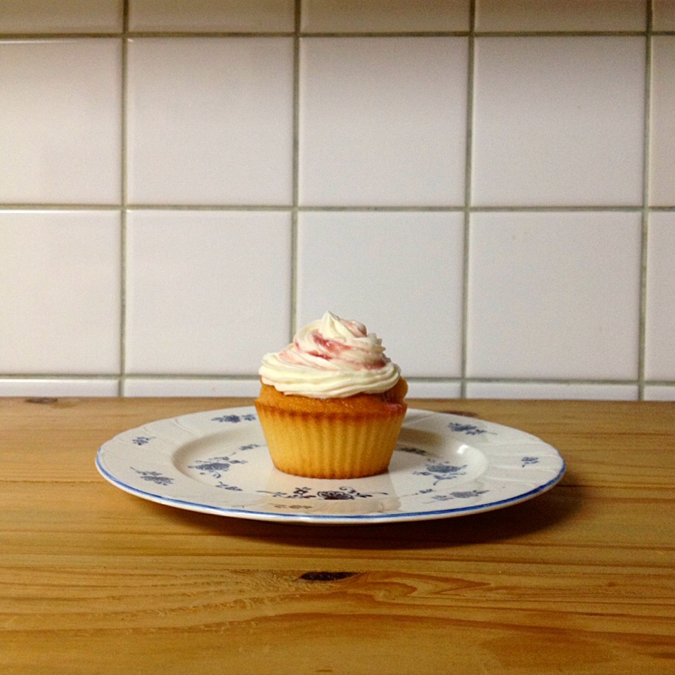 gluten free: strawberry cheese cream cupcake