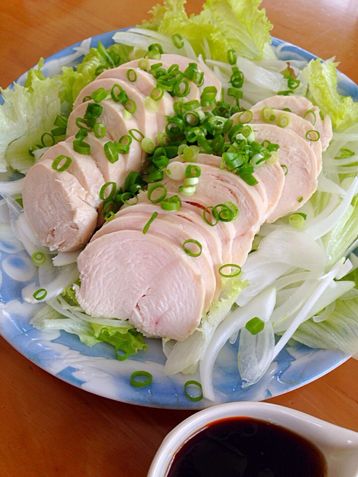 特売品鶏胸肉で鳥ハム?
ポン酢にラー油の即席中華ドレッシングで家計?もダイエット?