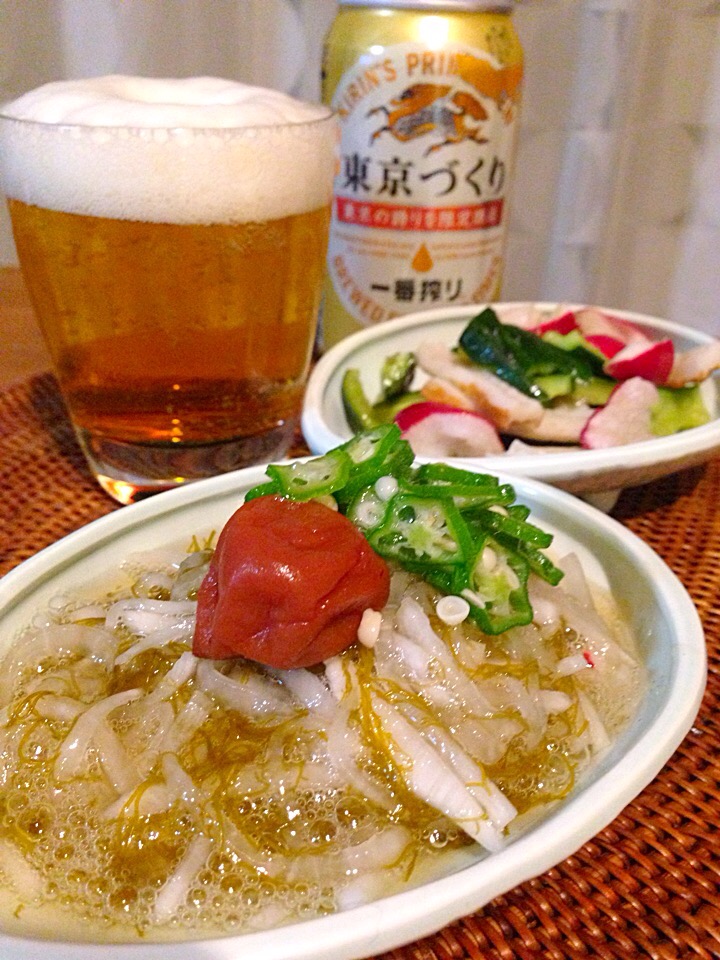 もずくと大根の酢の物、叩いたラディッシュと胡瓜と竹輪の和え物??✨