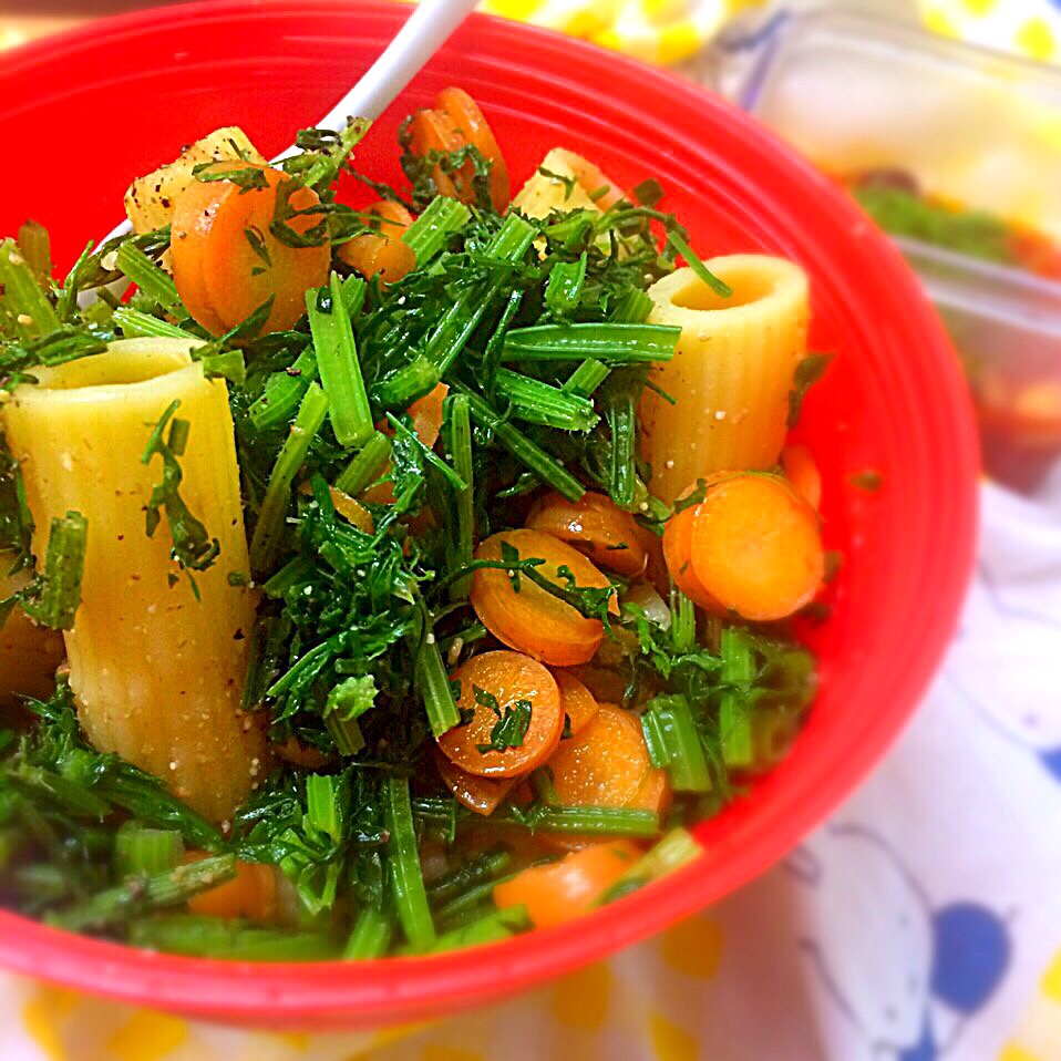 Pasta with Shaved Carrots and Carrot Green／葉付き人参のリガトーニ?