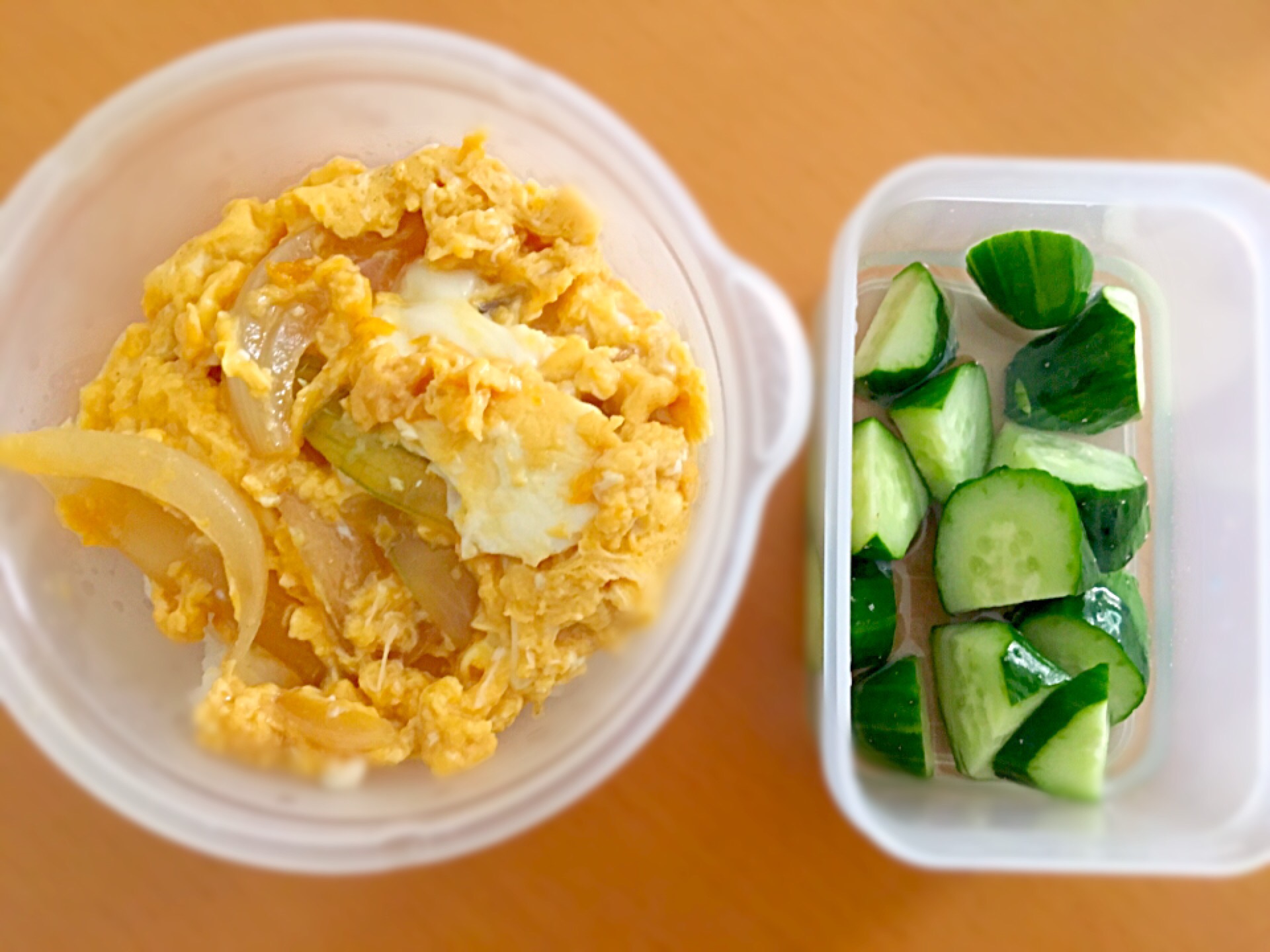 節約弁当?玉子丼＋ピクルス