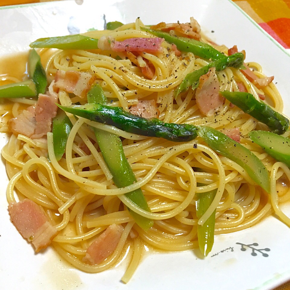 アスパラとベーコンのバター醤油スパゲティー