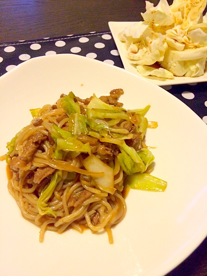 2016/06/23夜ご飯♡
こんにゃく麺でヘルシー焼そば★