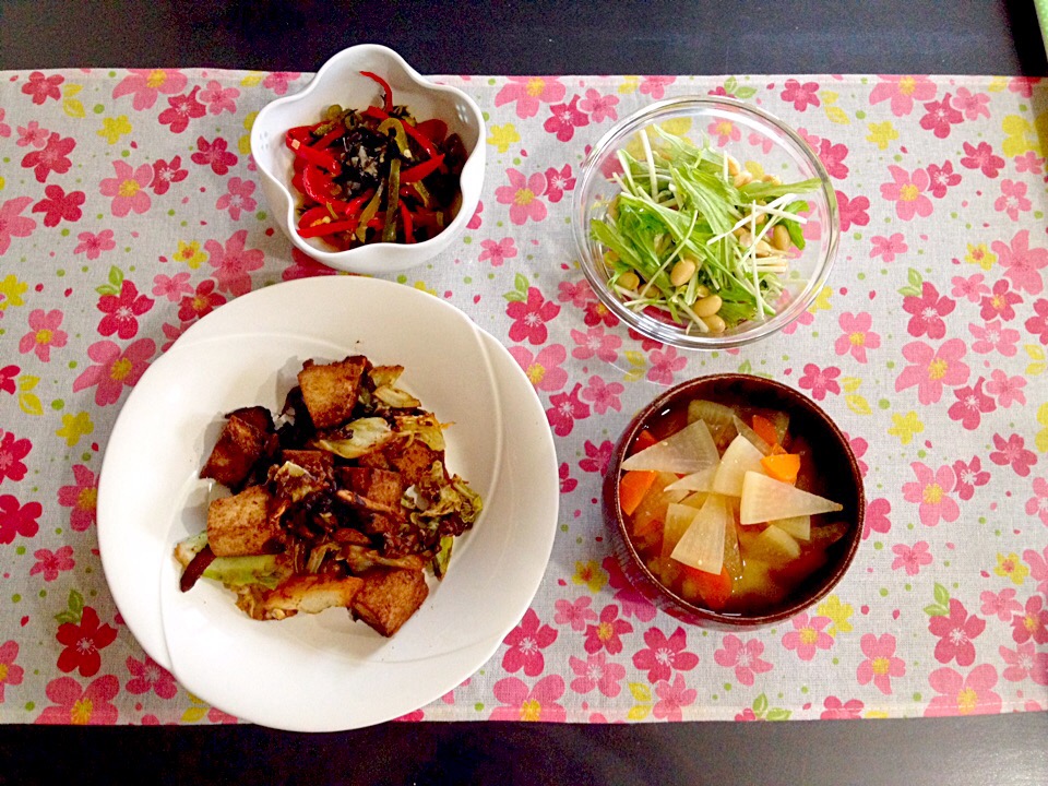 ベジ料理♡高野豆腐とキャベツと椎茸の赤味噌炒めのご飯