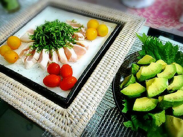 鶏ささみのお刺身とアボカドわさび醤油和え