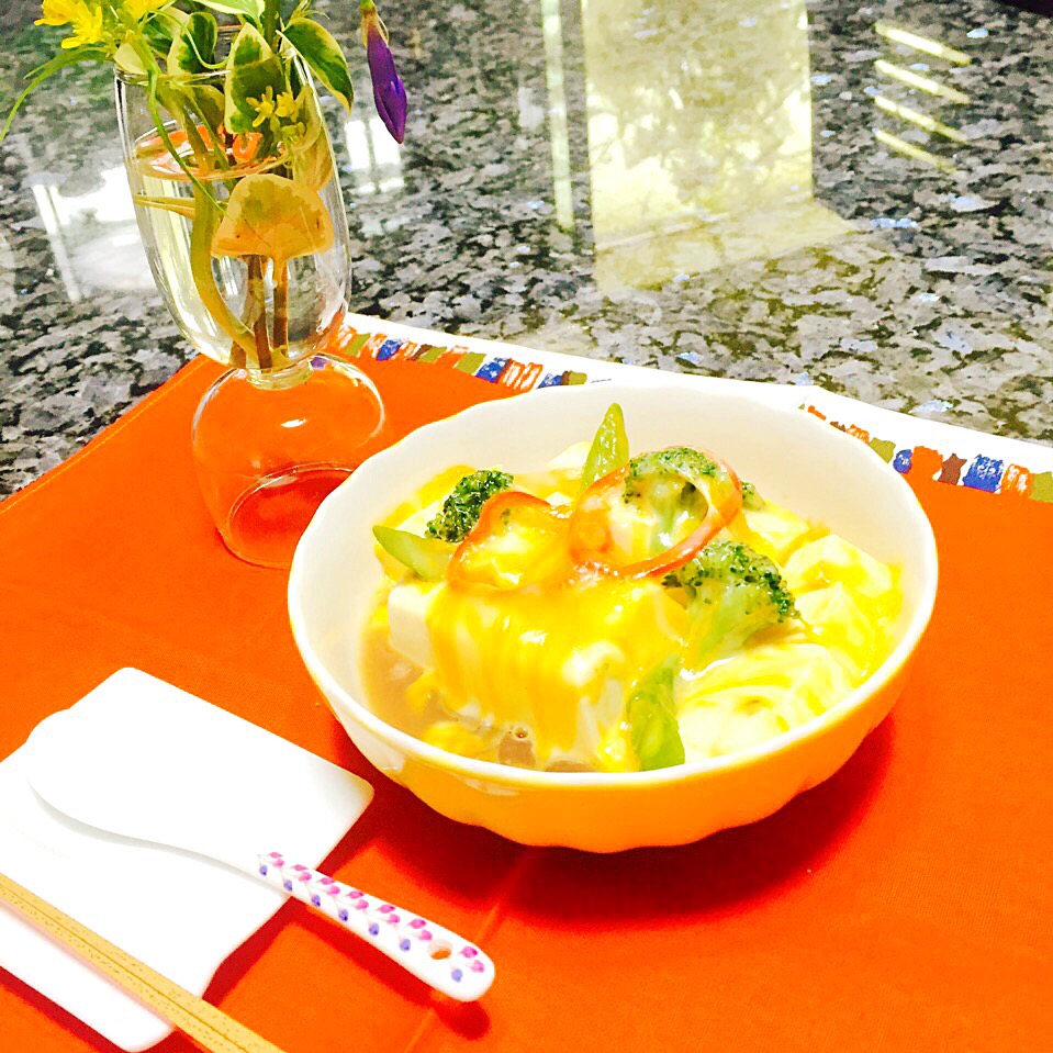 これ一皿で十分満足！野菜タップリ乗せのチーズ豆腐♪レンチン簡単❤︎