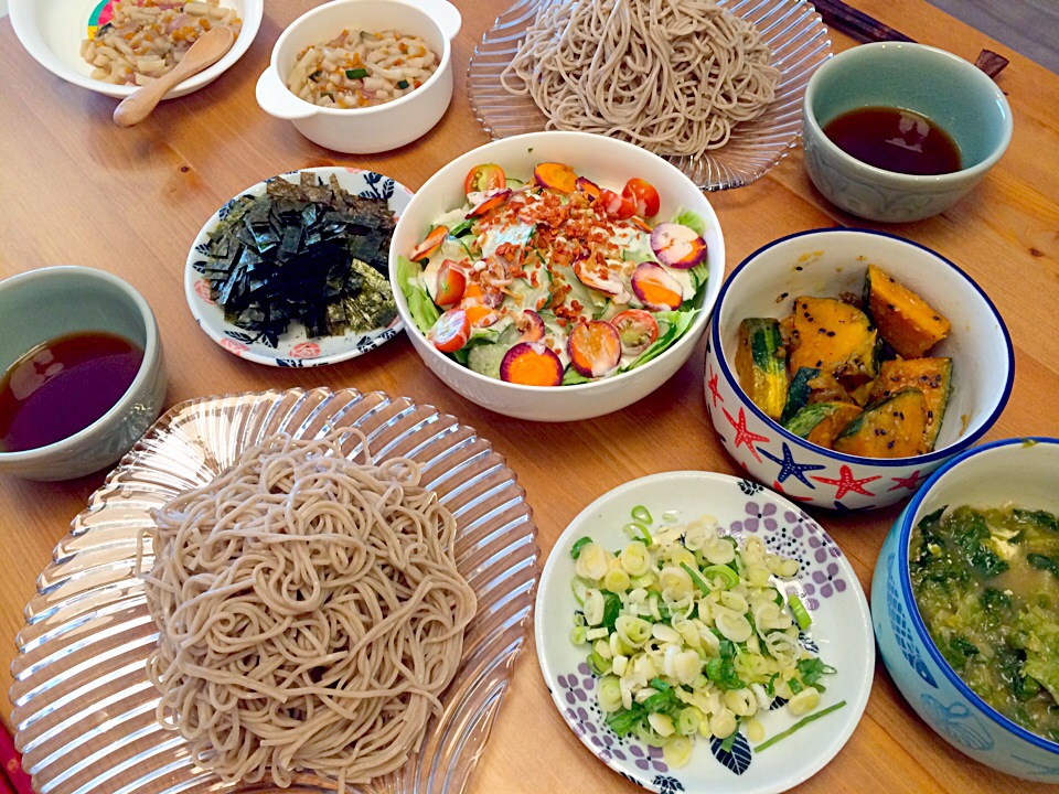 7月30日のお昼ご飯???大人はお蕎麦、娘はうどん