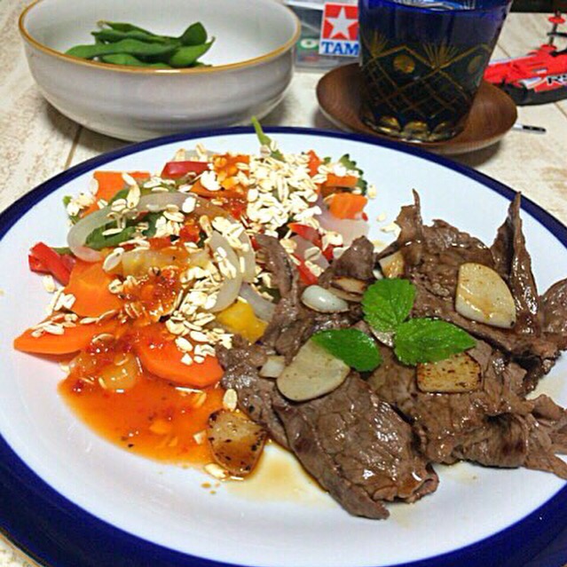 国産牛のガーリック炒め♫with温野菜と大麦フレーク♫