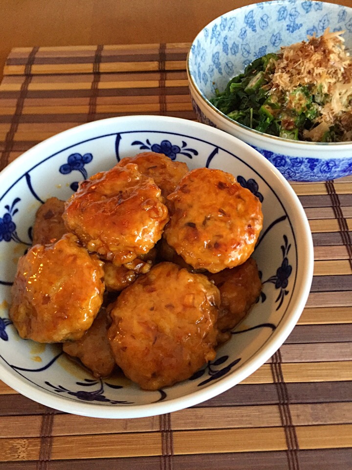 つくねバーグ モロヘイヤとオクラのおひたし