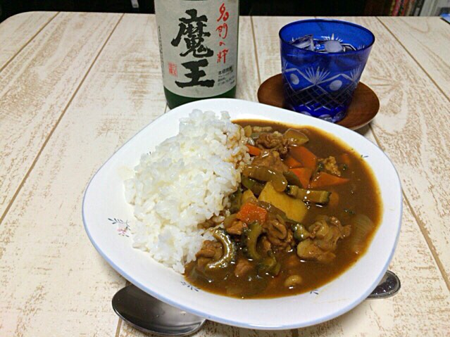 今日の男飯(⌒-⌒; )たっぷり煮込んだカレー♫ゴーヤ、シシトウ、ナス入り♫