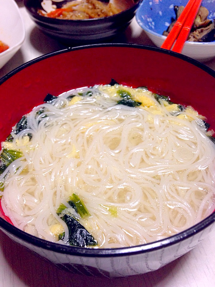 バテバテな体に卵とほうれん草のにゅうめん