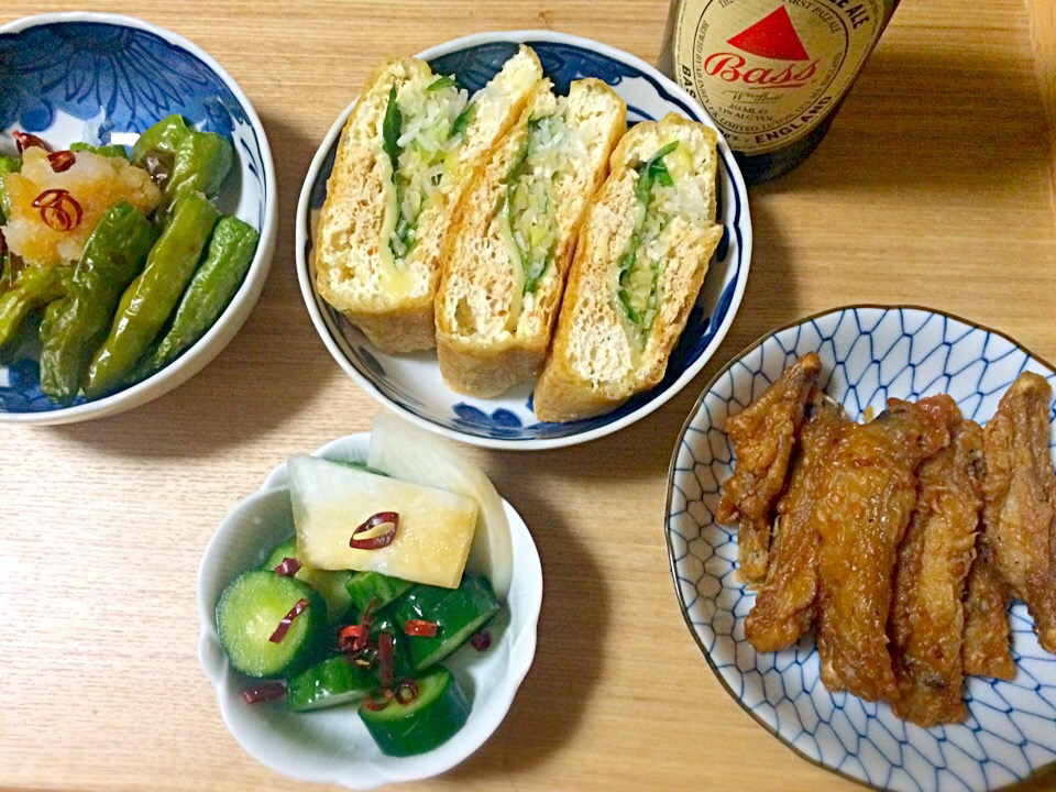 夏バテぎみの日にはこれ☆
手羽先唐揚げ。油揚げのチーズネギしそ挟み焼き、ししとう焼き、お新香