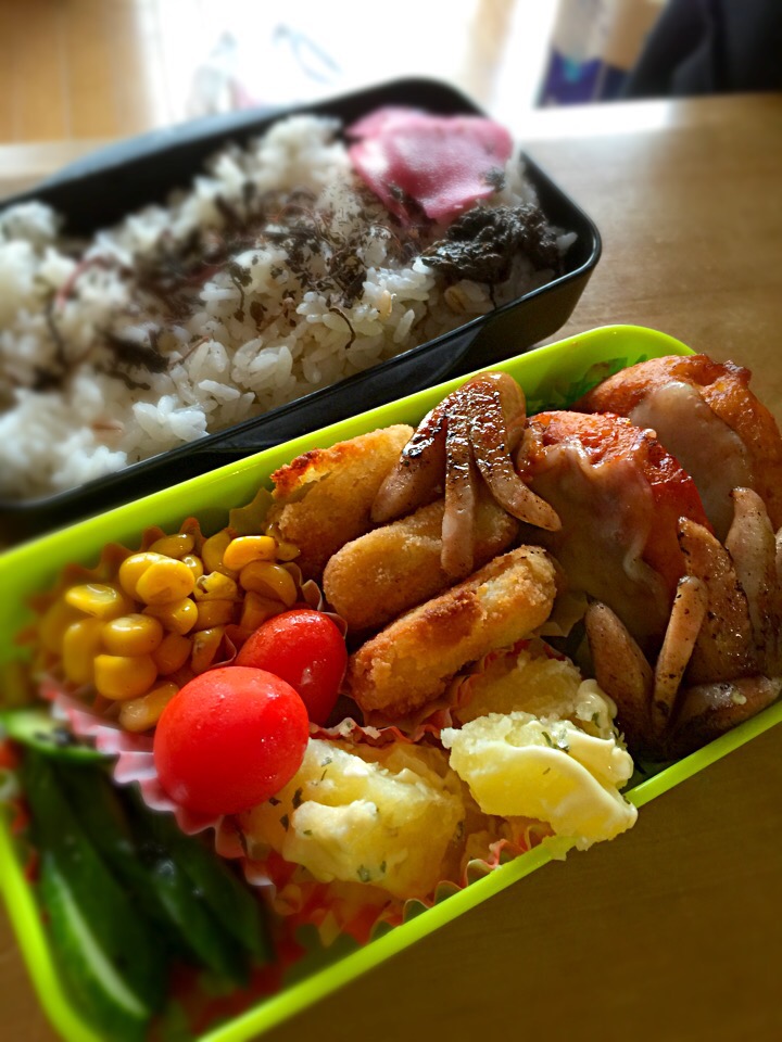 お兄ちゃん弁当☆チーズバーグとチキンナゲットなど