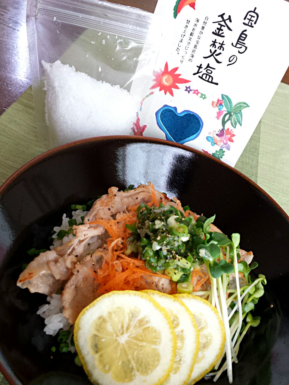 ゆっこさんのネギ塩レモンだれで豚丼