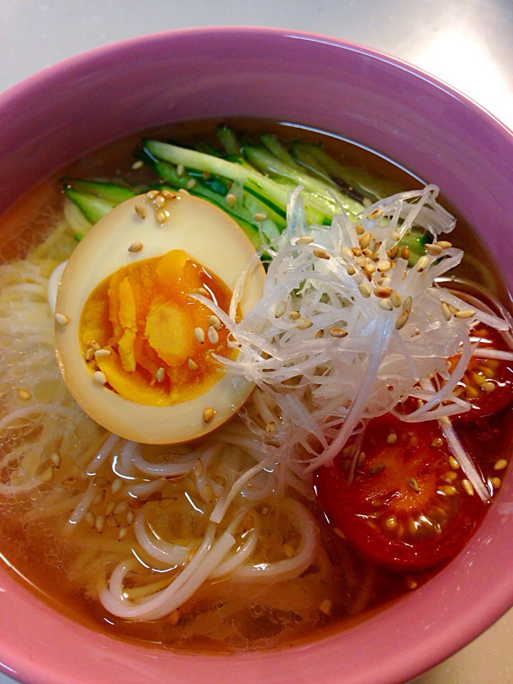 中華風そうめん♡
鶏ガラベースのスープに
にんにくとごま油
冷たく冷やして♡
スタミナそうめん♬