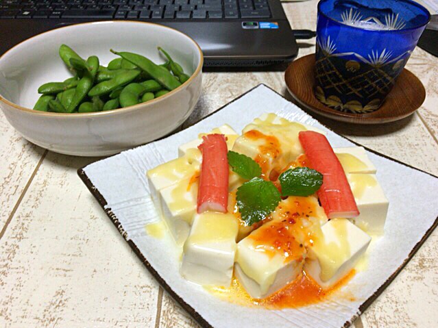今日の男飯(⌒-⌒; )ツマミバージョン♫
豆腐のとろけるチーズ載せ♫枝豆♫
