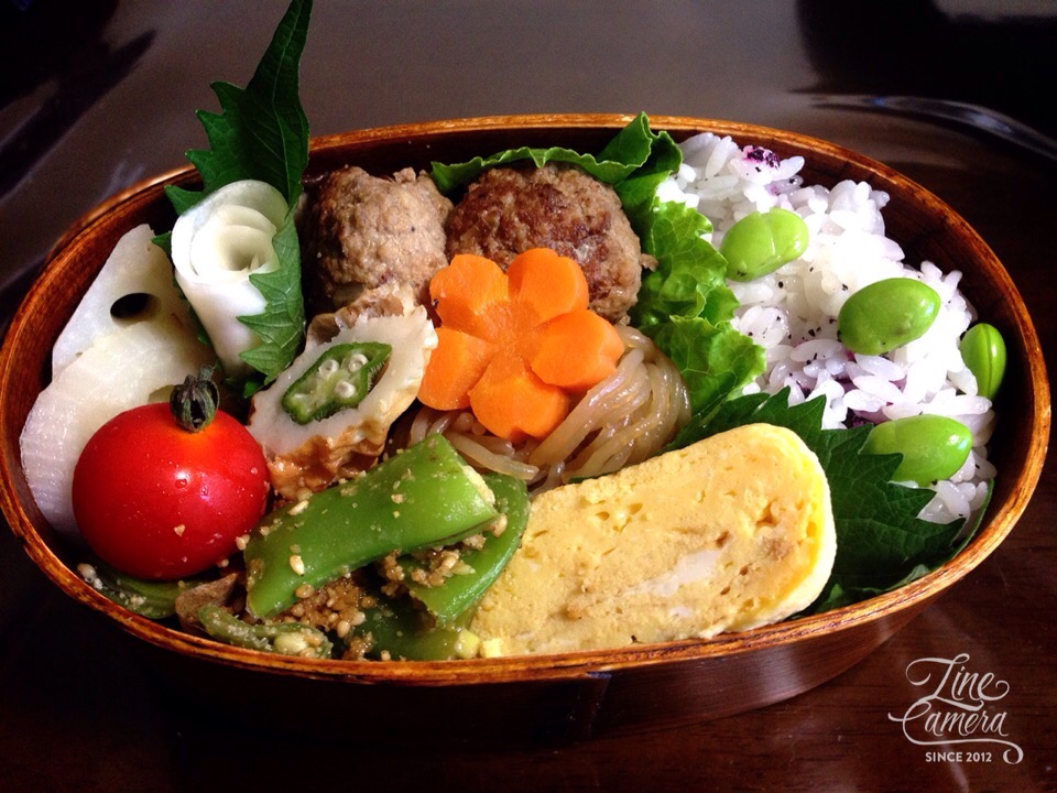 今日の私のお弁当? 枝豆ゆかりご飯、白滝と肉団子の煮物、モロッコインゲンの胡麻和えになどo(^▽^)o