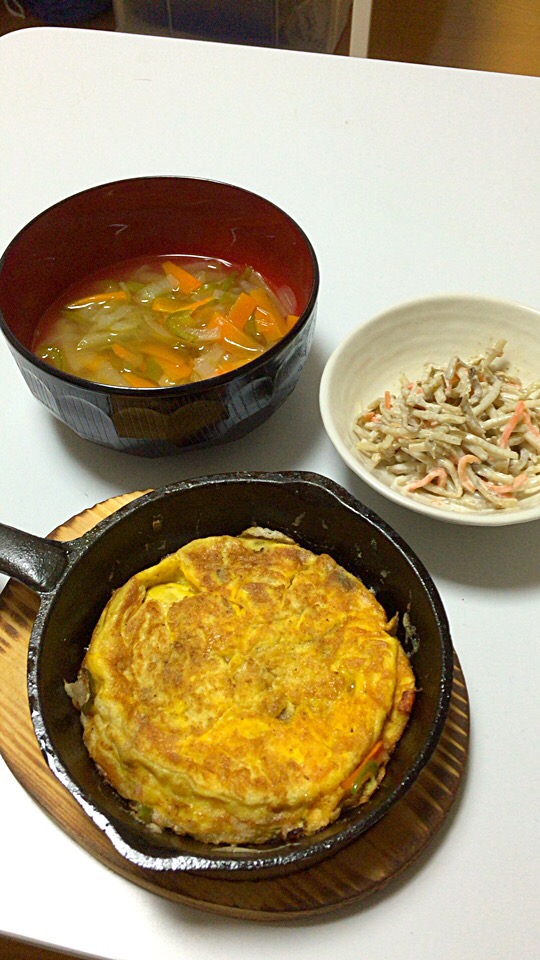 スパニッシュオムレツと野菜スープとごぼうサラダ