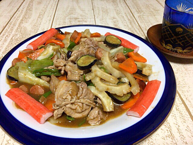 今日の男飯(⌒-⌒; )カレーをリメイク野菜炒め♫