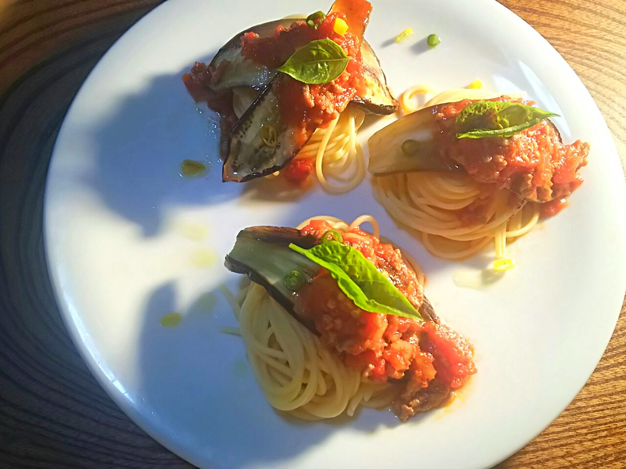 Spaghetti alla bolognese e melanzane
ボローニャ風スパゲッティーに茄子