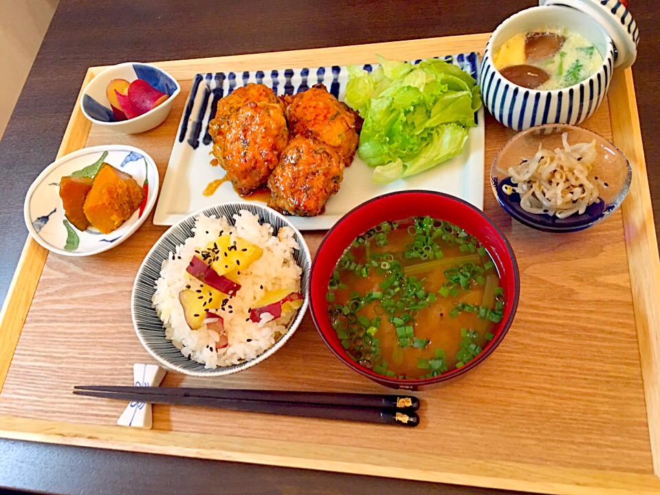 さつまいもご飯 かぼちゃ煮 さつまいものすだち煮 つくね 茶碗蒸し モヤシのナムル 味噌汁