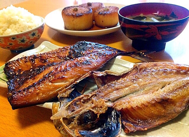 質素めし 大根ステーキ柚子バター醤油仕立て アジの開き サバの醤油干し 味噌汁 飾らない晩ごはん