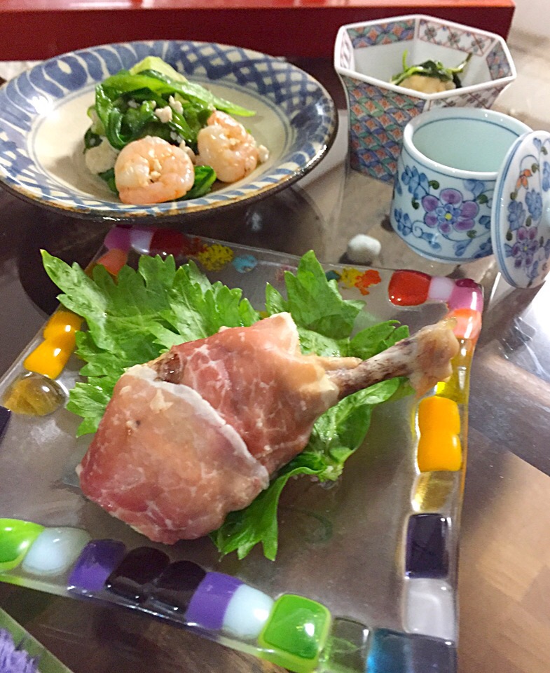 むきエビと鳥挽肉とレタスの中華風炒め物。ハナビラタケとモロヘイヤのピリ辛和え。ゆり根の甘煮。