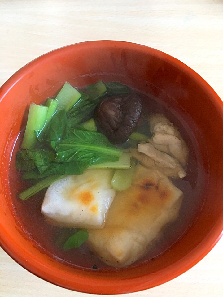 シンプルイズベストの名古屋風お雑煮〜鶏肉と正月菜だけ(^O^)