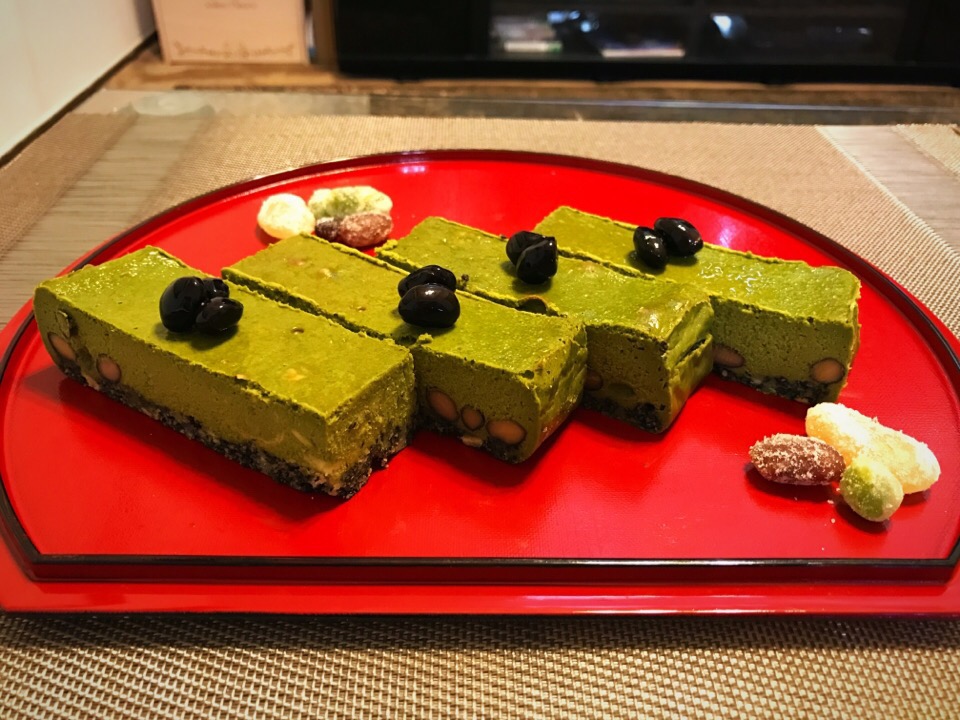 黒ごまタルトの抹茶チーズケーキ