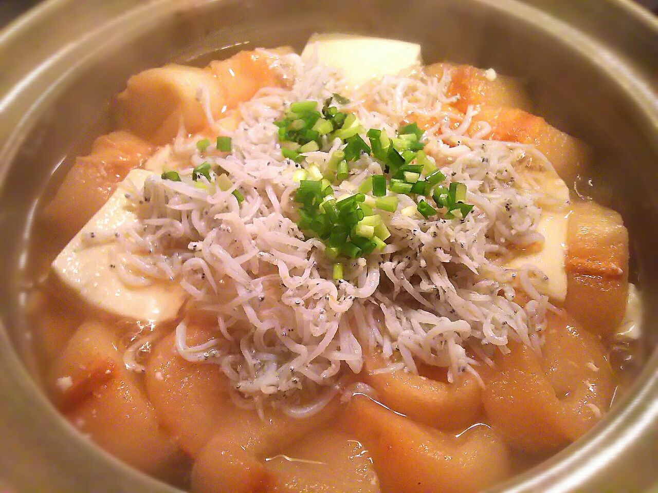 お麩×豆腐×しらすのスープ鍋